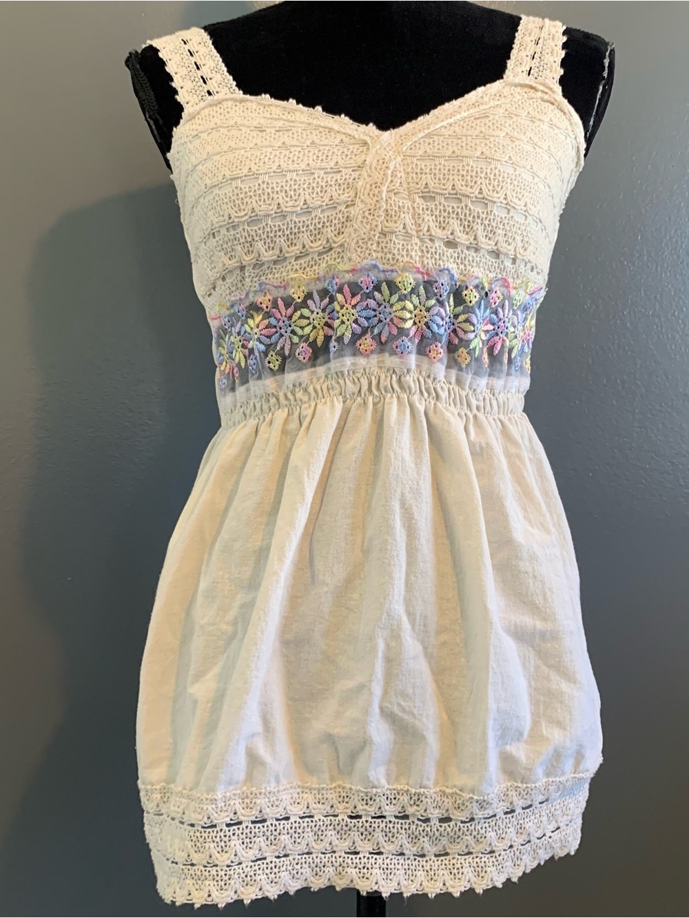 Hollister Cream Crochet Floral Embroidered Tank Top